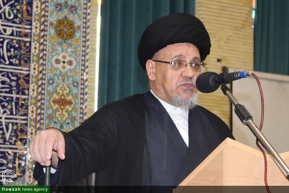 عزت حقیقی در سایه تقوا و پیروی از ولایت است