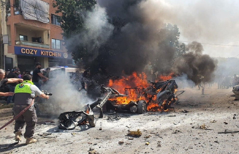 لبنان.. شهيدان وجريحان بغارة إسرائيلية استهدفت سيارة في بلدة تول الجنوبية