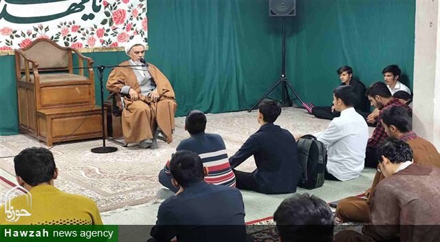 اخلاق طلبگی، زیربنای حرکت علمی و معنوی حوزه‌های علمیه است