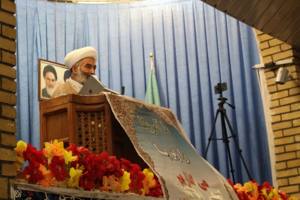 هدف اصلی دشمن، ناامید کردن نسل جوان نسبت به آرمان‌های انقلاب اسلامی است