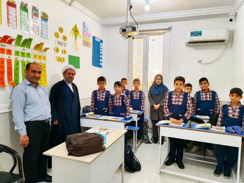 تصاویر/ دیدار صمیمی مدیر حوزه علمیه بوشهر با دانش‌آموزان