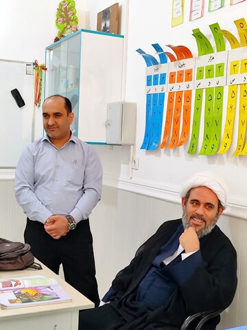 تصاویر/ دیدار صمیمی مدیر حوزه علمیه بوشهر با دانش‌آموزان