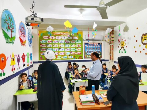 تصاویر/ دیدار صمیمی مدیر حوزه علمیه بوشهر با دانش‌آموزان