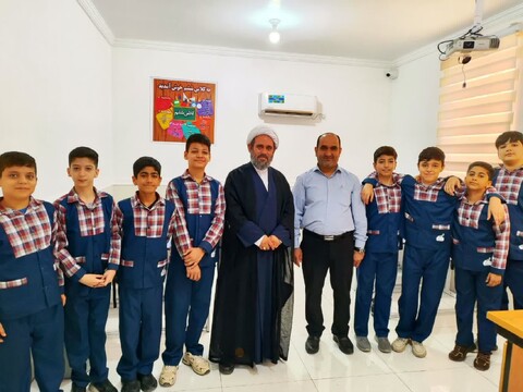تصاویر/ دیدار صمیمی مدیر حوزه علمیه بوشهر با دانش‌آموزان