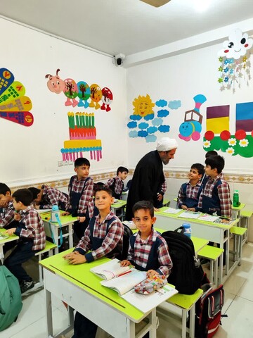 تصاویر/ دیدار صمیمی مدیر حوزه علمیه بوشهر با دانش‌آموزان