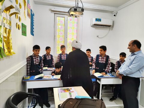 تصاویر/ دیدار صمیمی مدیر حوزه علمیه بوشهر با دانش‌آموزان