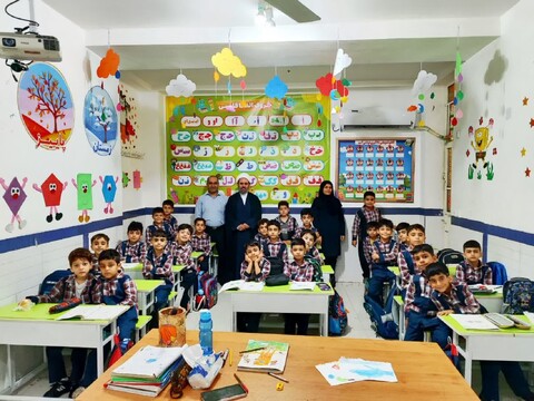 تصاویر/ دیدار صمیمی مدیر حوزه علمیه بوشهر با دانش‌آموزان