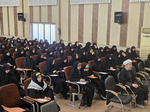 روایتی تصویری از همایش «طلیعه حضور»؛ آغاز مسیر طلبگی طلاب یزدی  با شور ایمان و آموزش در قم