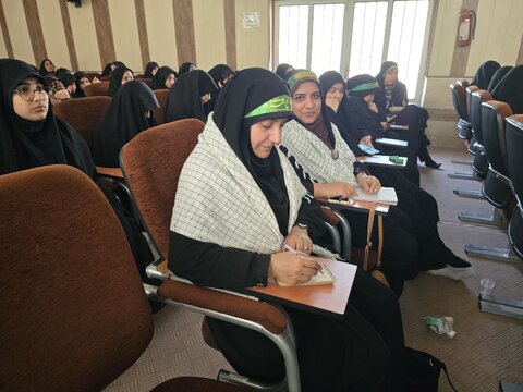 روایتی تصویری از همایش «طلیعه حضور»؛ آغاز مسیر طلبگی طلاب یزدی  با شور ایمان و آموزش در قم
