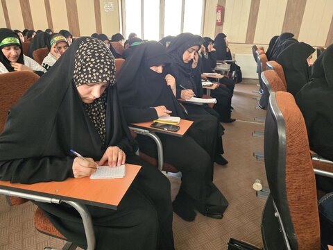 روایتی تصویری از همایش «طلیعه حضور»؛ آغاز مسیر طلبگی طلاب یزدی  با شور ایمان و آموزش در قم