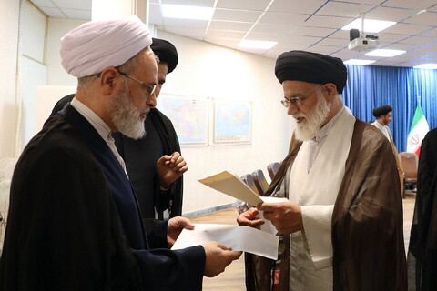 تصاویر/ دیدار مدیر مرکز پژوهشی موعود(عج) با آیت الله اعرافی