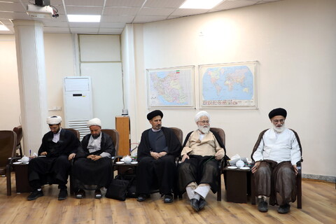 تصاویر/ دیدار مدیر مرکز پژوهشی موعود(عج) با آیت الله اعرافی