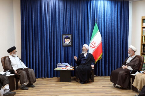 تصاویر/ دیدار مدیر مرکز پژوهشی موعود(عج) با آیت الله اعرافی