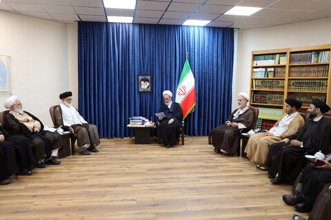 تصاویر/ دیدار مدیر مرکز پژوهشی موعود(عج) با آیت الله اعرافی