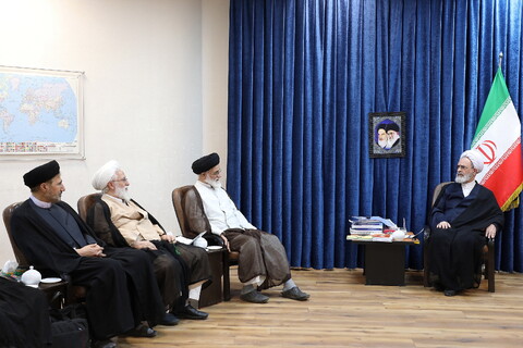 تصاویر/ دیدار مدیر مرکز پژوهشی موعود(عج) با آیت الله اعرافی