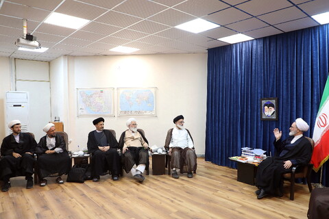 تصاویر/ دیدار مدیر مرکز پژوهشی موعود(عج) با آیت الله اعرافی