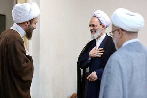 تصاویر/ دیدار حجت الاسلام مهدوی دانا روحانی مضروب در امامزاده یحیی با آیت الله اعرافی