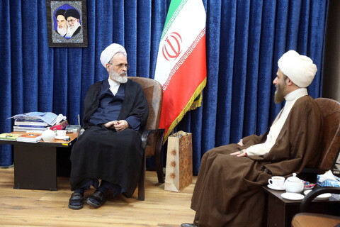 تصاویر/ دیدار حجت الاسلام مهدوی دانا روحانی مضروب در امامزاده یحیی با آیت الله اعرافی