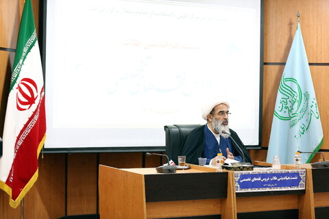 تصاویر/ نشست هم‌اندیشی طلاب دروس فقه های تخصصی مجتمع آموزشی پژوهشی ائمه اطهار علیهم السلام