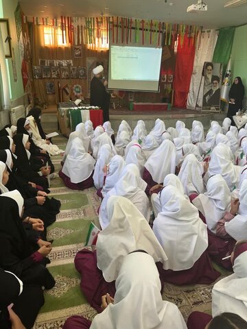 تصاویر/ یادواره شهدا در دبستان دخترانه سوده شهر بم