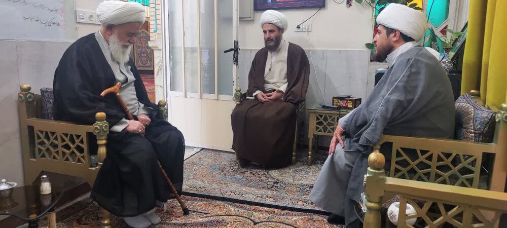 عیادت استاد رشاد از روحانی مضروب در امامزاده یحیی +تصاویر