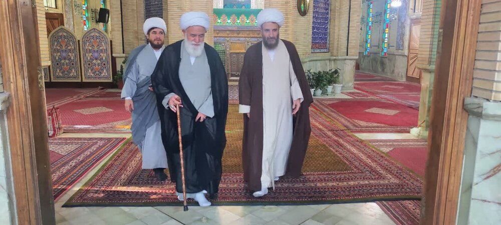 عیادت استاد رشاد از روحانی مضروب در امامزاده یحیی +تصاویر