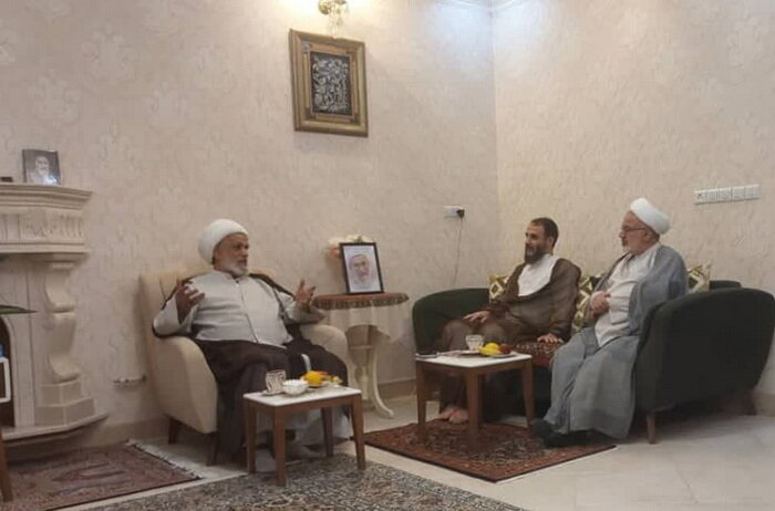 عیادت نمایندگان آیت الله اعرافی از روحانی مضروب در امامزاده یحیی(ع) تهران