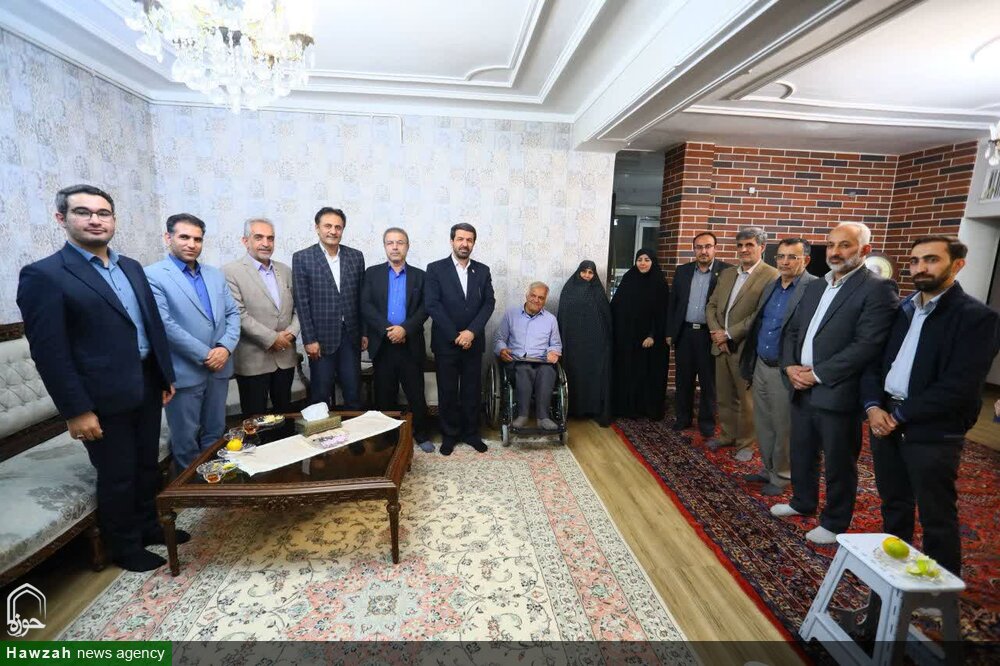 تصاویر / تجلیل استاندار همدان از خانواده شهدا و جانبازان حادثه ۳۰ مهر ۱۳۵۷ همدان