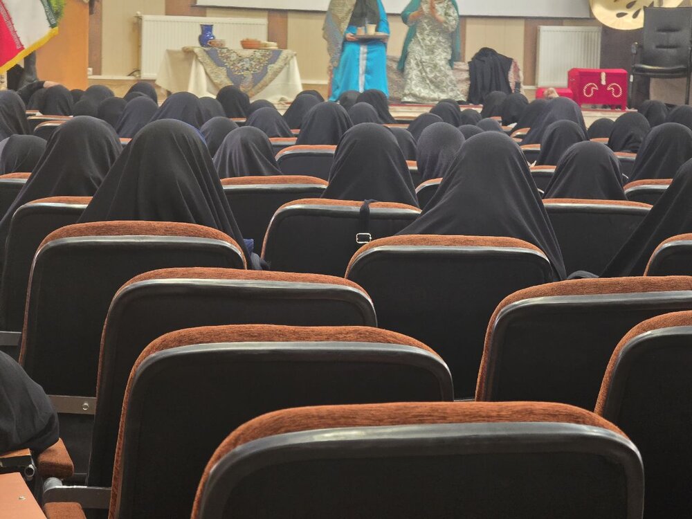 برگزاری همایش طلیعه حضور استان یزد با حضور طلایهداران طلبگی در قم برگزاری همایش طلیعه حضور استان یزد با حضور طلایهداران طلبگی در قم