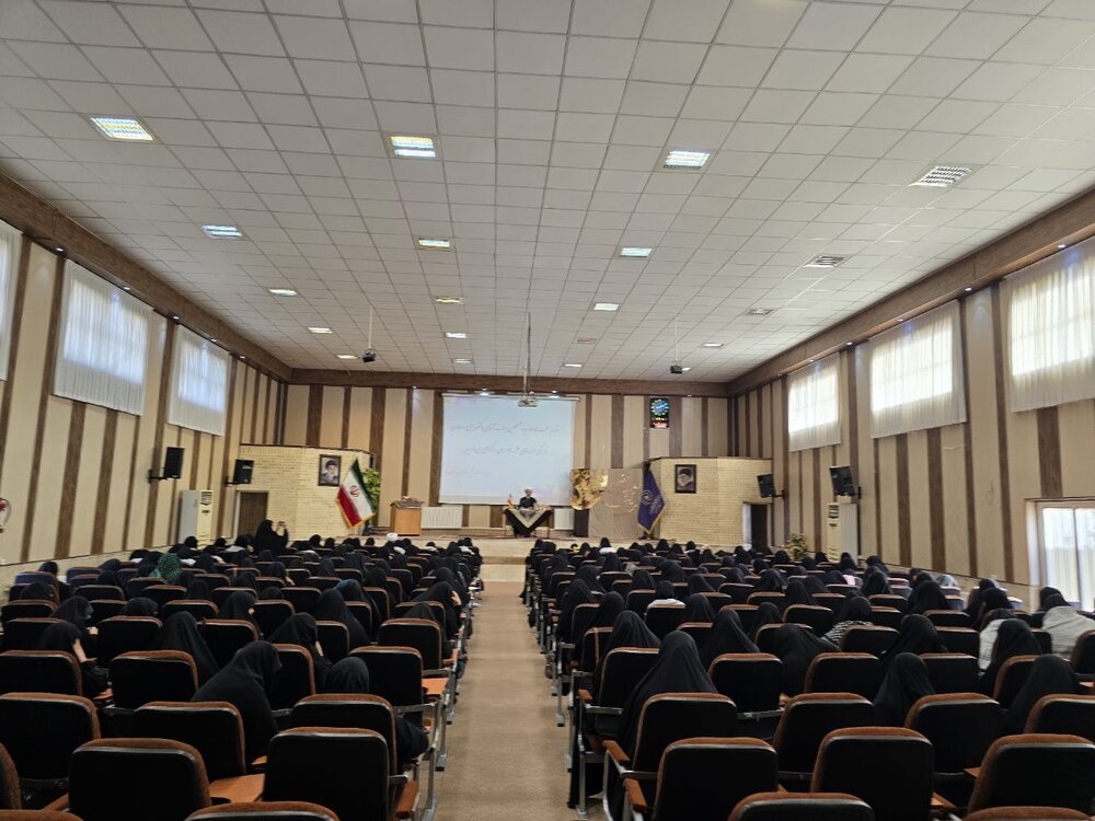 برگزاری همایش طلیعه حضور استان یزد با حضور طلایهداران طلبگی در قم برگزاری همایش طلیعه حضور استان یزد با حضور طلایهداران طلبگی در قم