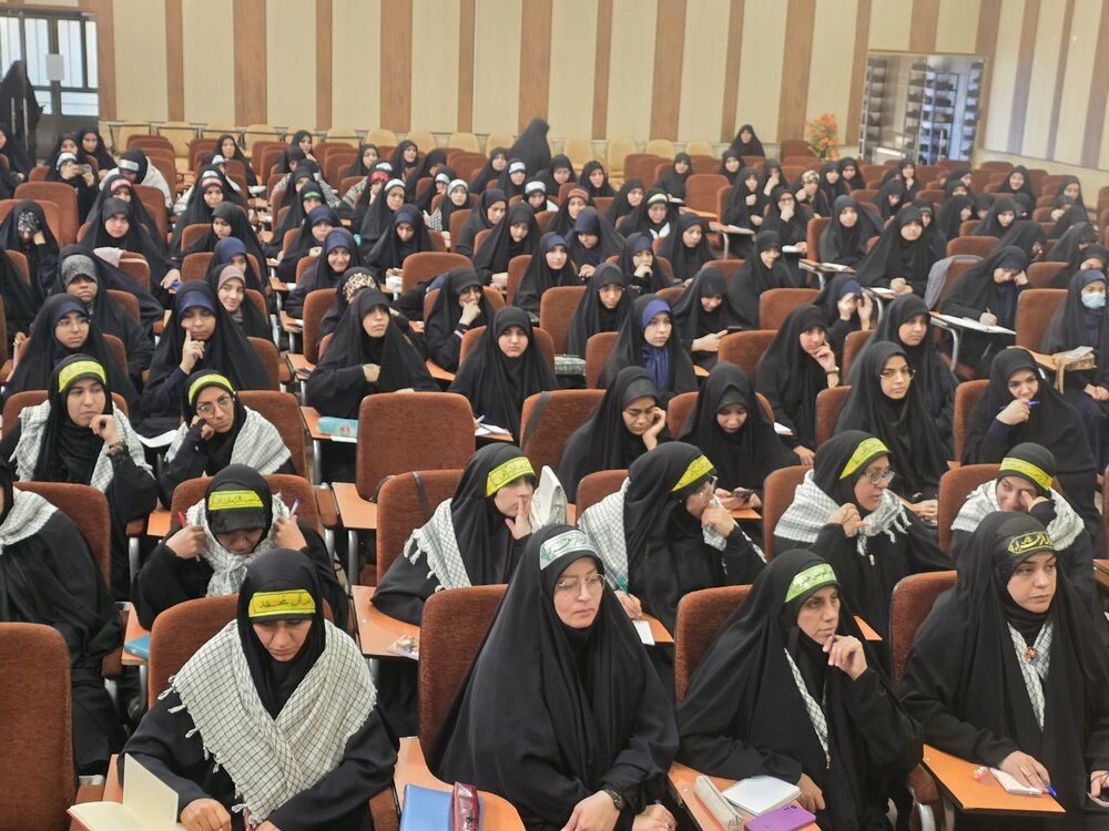 برگزاری همایش طلیعه حضور استان یزد با حضور طلایهداران طلبگی در قم برگزاری همایش طلیعه حضور استان یزد با حضور طلایهداران طلبگی در قم