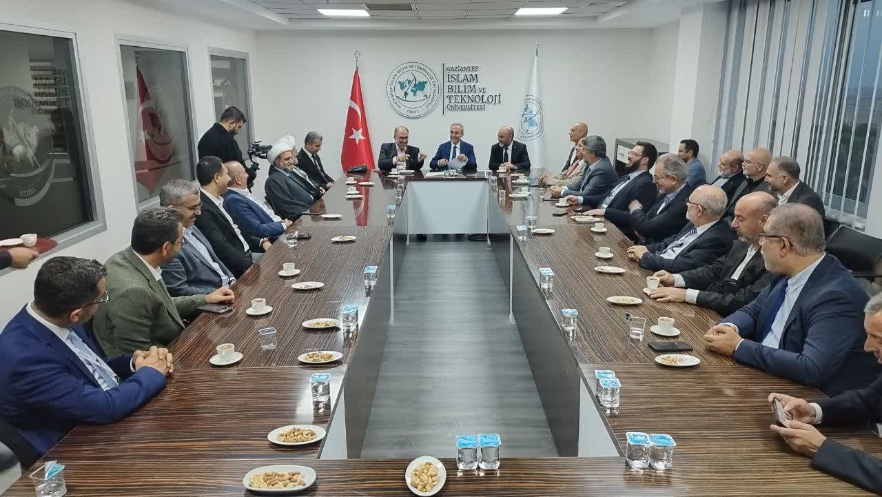 اتحاد علما و اندیشمندان جهان اسلام برای تحقق تمدن نوین اسلامی انکار ناپذیر است