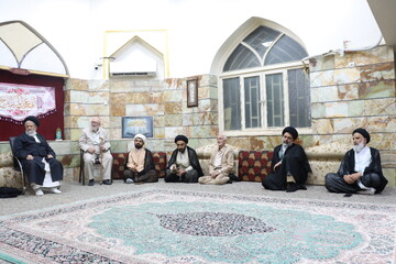 تصاویر/ دیدار اعضای ستاد بزرگداشت سالگرد ارتحال آیت الله العظمی بهبهانی (ره) با نماینده ولی فقیه در خوزستان