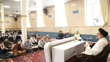 تصاویر/ نهمین جلسه برنامه «طلبه باشیم» در مدرسه علمیه امیرالمومنین(ع)تبریز