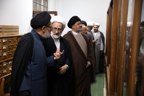 تصاویر/بازدید میهمانان کنگره آیت الله میرزای نائینی از مدرسه علمیه نواب مشهد