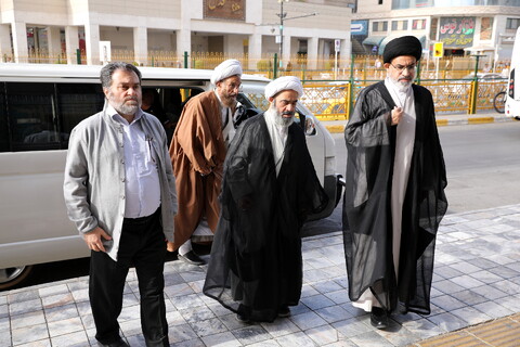 تصاویر/بازدید میهمانان کنگره آیت الله میرزای نائینی از مدرسه علمیه نواب مشهد