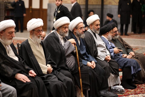 تصاویر/زیارت آستان مقدس امام رضا (ع) و بازدید میهمانان کنگره بین المللی میرزایی نائینی از مدرسه علمیه دو درب در حرم مطهر رضوی