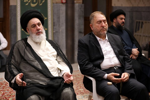 تصاویر/زیارت آستان مقدس امام رضا (ع) و بازدید میهمانان کنگره بین المللی میرزایی نائینی از مدرسه علمیه دو درب در حرم مطهر رضوی