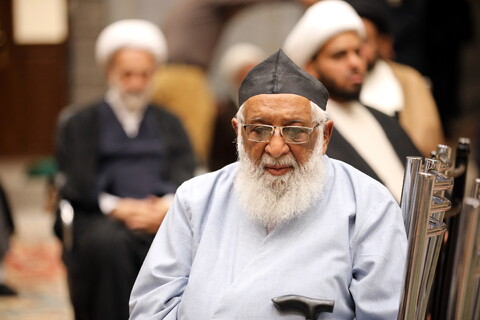 تصاویر/زیارت آستان مقدس امام رضا (ع) و بازدید میهمانان کنگره بین المللی میرزایی نائینی از مدرسه علمیه دو درب در حرم مطهر رضوی