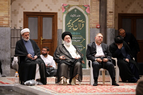 تصاویر/زیارت آستان مقدس امام رضا (ع) و بازدید میهمانان کنگره بین المللی میرزایی نائینی از مدرسه علمیه دو درب در حرم مطهر رضوی