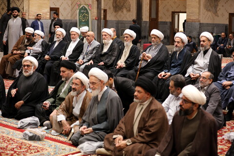 تصاویر/زیارت آستان مقدس امام رضا (ع) و بازدید میهمانان کنگره بین المللی میرزایی نائینی از مدرسه علمیه دو درب در حرم مطهر رضوی