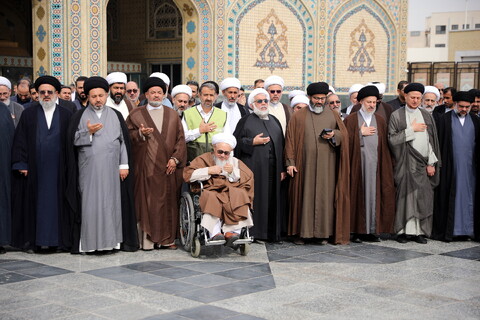 تصاویر/زیارت آستان مقدس امام رضا (ع) و بازدید میهمانان کنگره بین المللی میرزایی نائینی از مدرسه علمیه دو درب در حرم مطهر رضوی