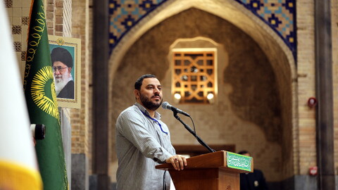 تصاویر/زیارت آستان مقدس امام رضا (ع) و بازدید میهمانان کنگره بین المللی میرزایی نائینی از مدرسه علمیه دو درب در حرم مطهر رضوی