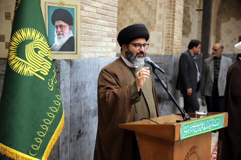 تصاویر/زیارت آستان مقدس امام رضا (ع) و بازدید میهمانان کنگره بین المللی میرزایی نائینی از مدرسه علمیه دو درب در حرم مطهر رضوی