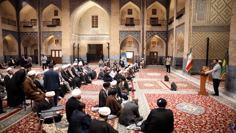 تصاویر/زیارت آستان مقدس امام رضا (ع) و بازدید میهمانان کنگره بین المللی میرزایی نائینی از مدرسه علمیه دو درب در حرم مطهر رضوی