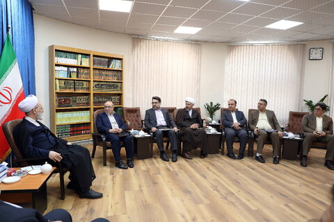 تصاویر/ دیدار شهردار قم با آیت الله اعرافی