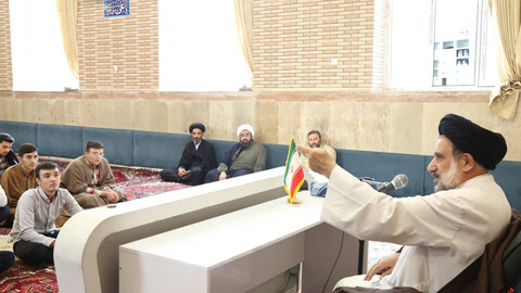 تصاویر/ نهمین جلسه برنامه «طلبه باشیم» در مدرسه علمیه امیرالمومنین(ع)تبریز