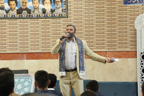 تصاویر/ نهمین جلسه برنامه «طلبه باشیم» در مدرسه علمیه امیرالمومنین(ع)تبریز