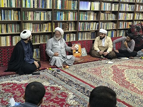 تصاویر/دیدار جمعی از مسئولین حوزه علمیه امام خمینی(ره)با خانواده های شهدای دفاع مقدس