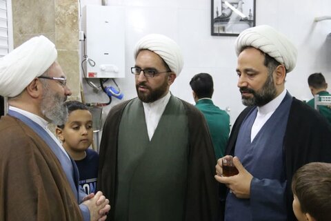 تصاویر/فعالیت طلاب مدرسه علمیه امام خمینی (ره)خمین در چایخانه امام رضا (ع)